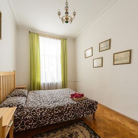 Apartment Near Arena City Киев Экстерьер фото