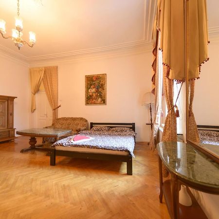 Apartment Near Arena City Киев Экстерьер фото